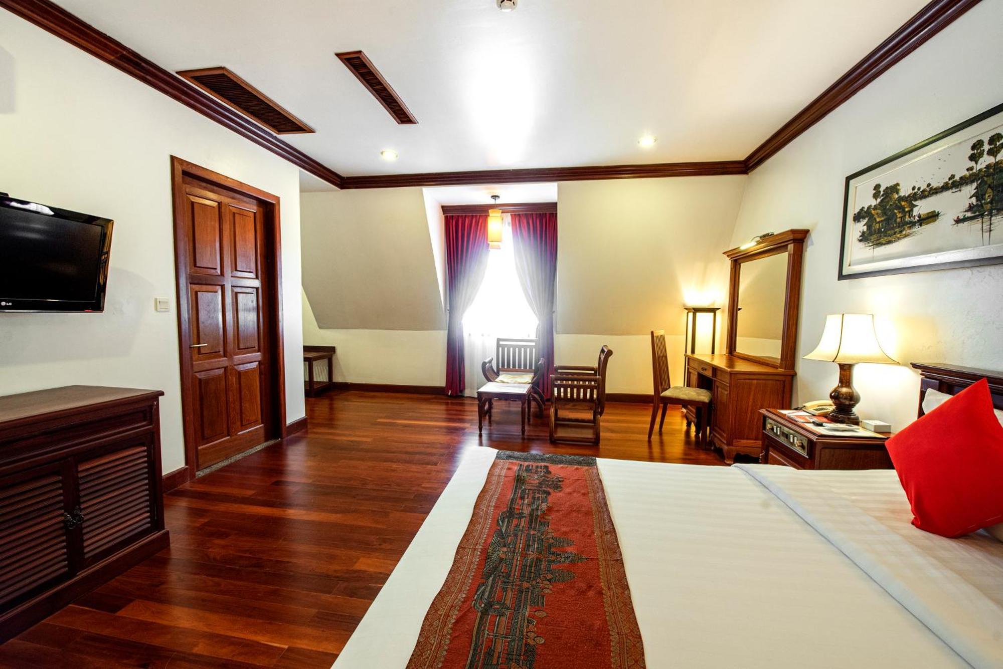 The Suite By Royal Crown Hotel Σιέμ Ρέαπ Εξωτερικό φωτογραφία