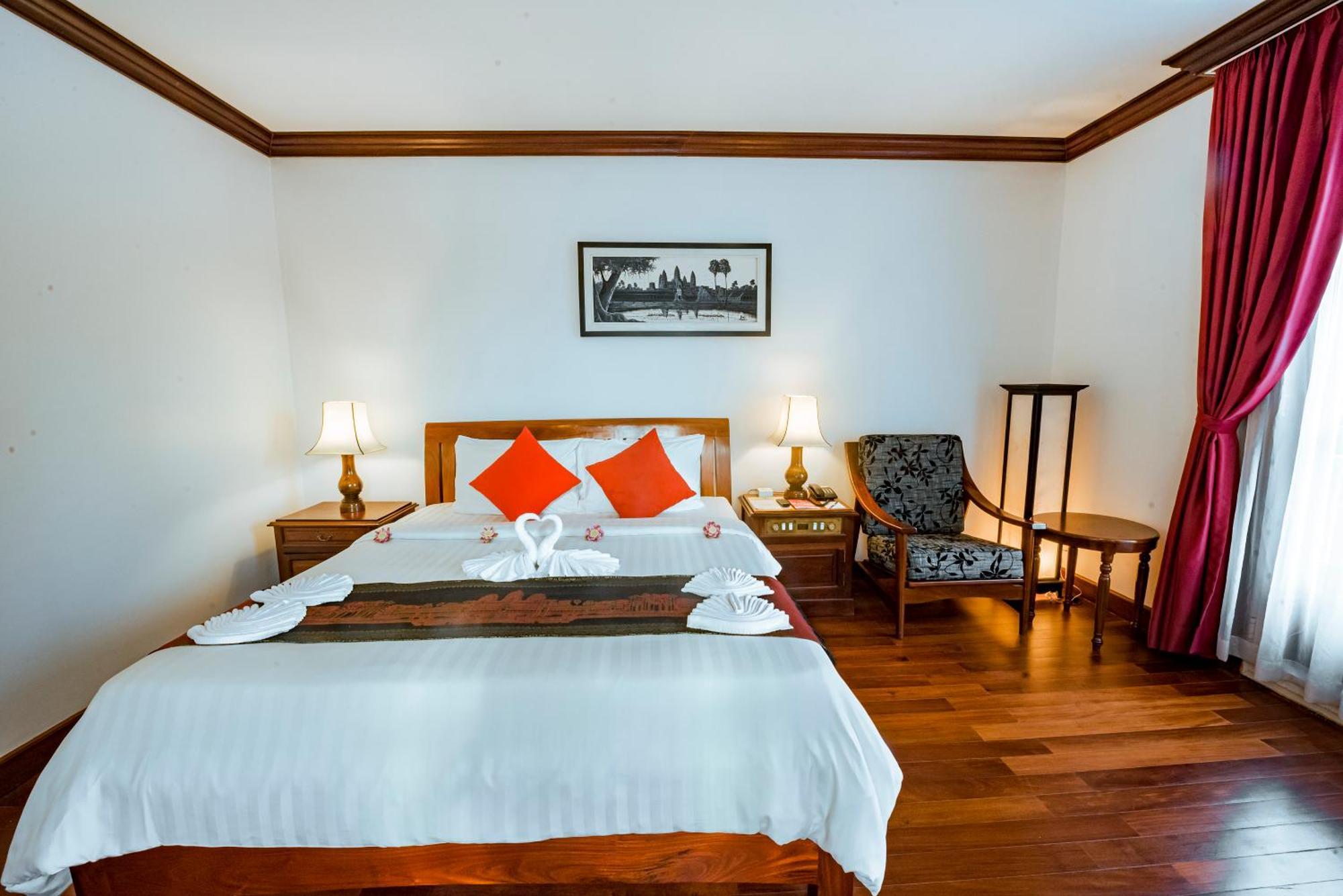 The Suite By Royal Crown Hotel Σιέμ Ρέαπ Εξωτερικό φωτογραφία
