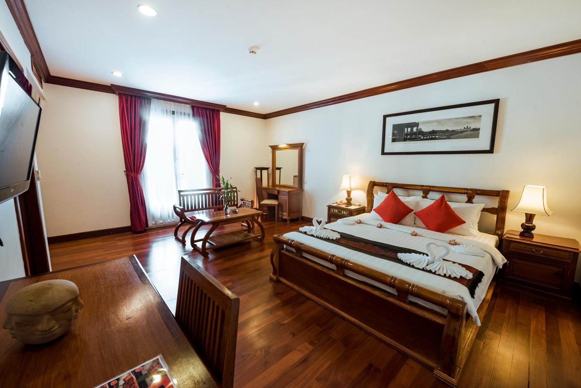 The Suite By Royal Crown Hotel Σιέμ Ρέαπ Εξωτερικό φωτογραφία