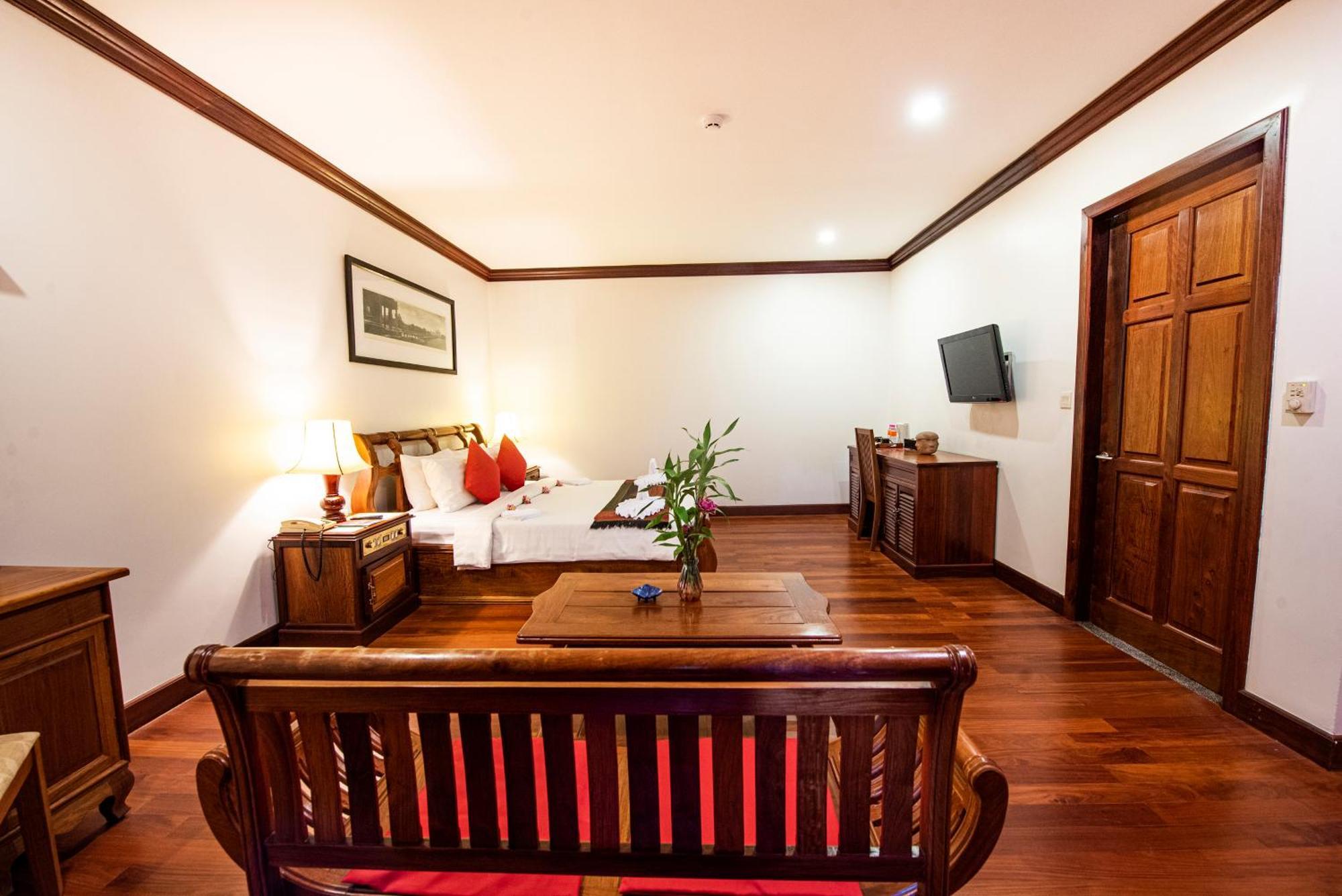 The Suite By Royal Crown Hotel Σιέμ Ρέαπ Εξωτερικό φωτογραφία