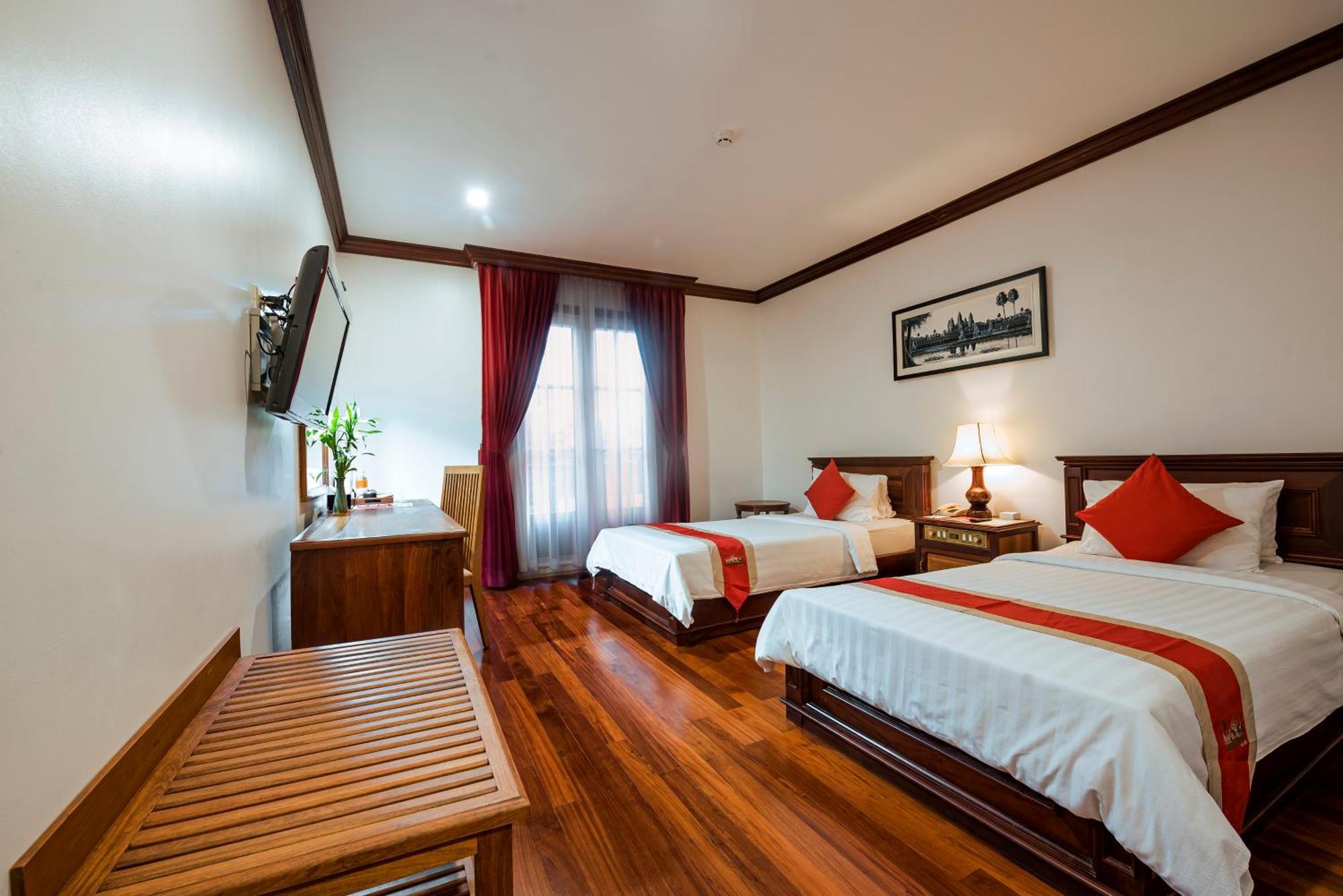 The Suite By Royal Crown Hotel Σιέμ Ρέαπ Εξωτερικό φωτογραφία