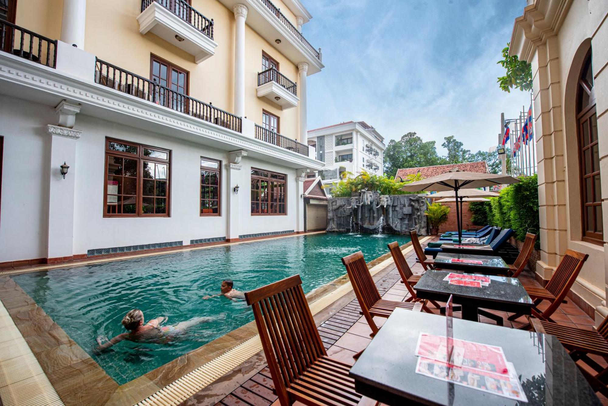 The Suite By Royal Crown Hotel Σιέμ Ρέαπ Εξωτερικό φωτογραφία