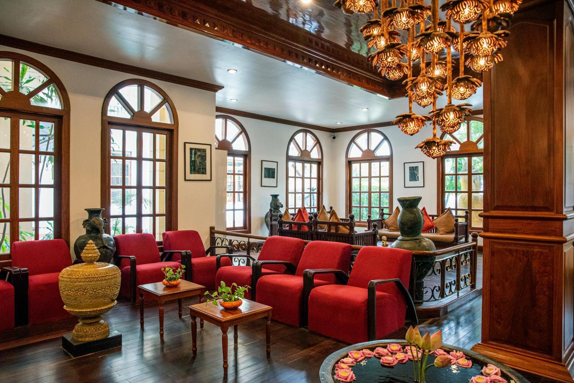 The Suite By Royal Crown Hotel Σιέμ Ρέαπ Εξωτερικό φωτογραφία