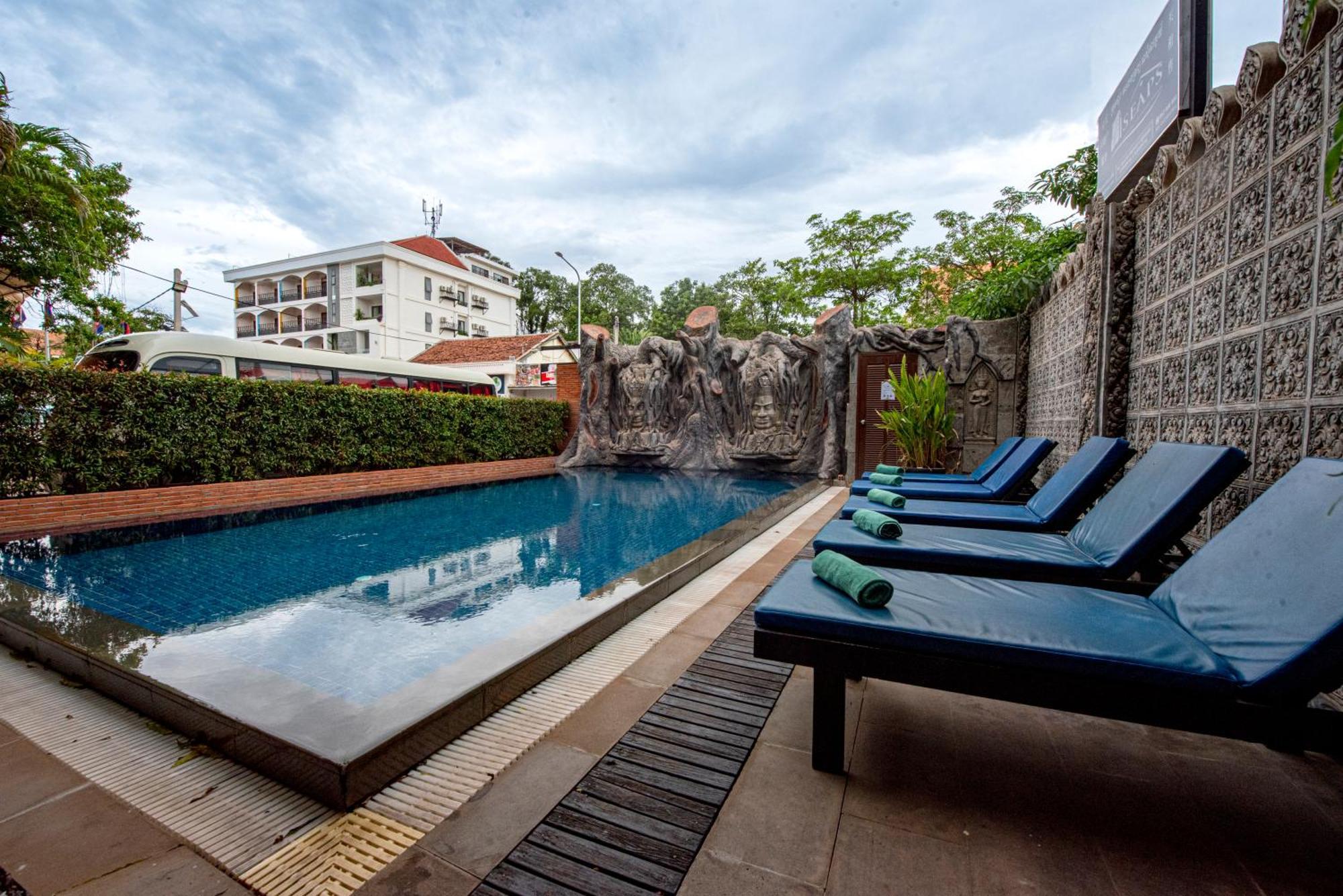 The Suite By Royal Crown Hotel Σιέμ Ρέαπ Εξωτερικό φωτογραφία