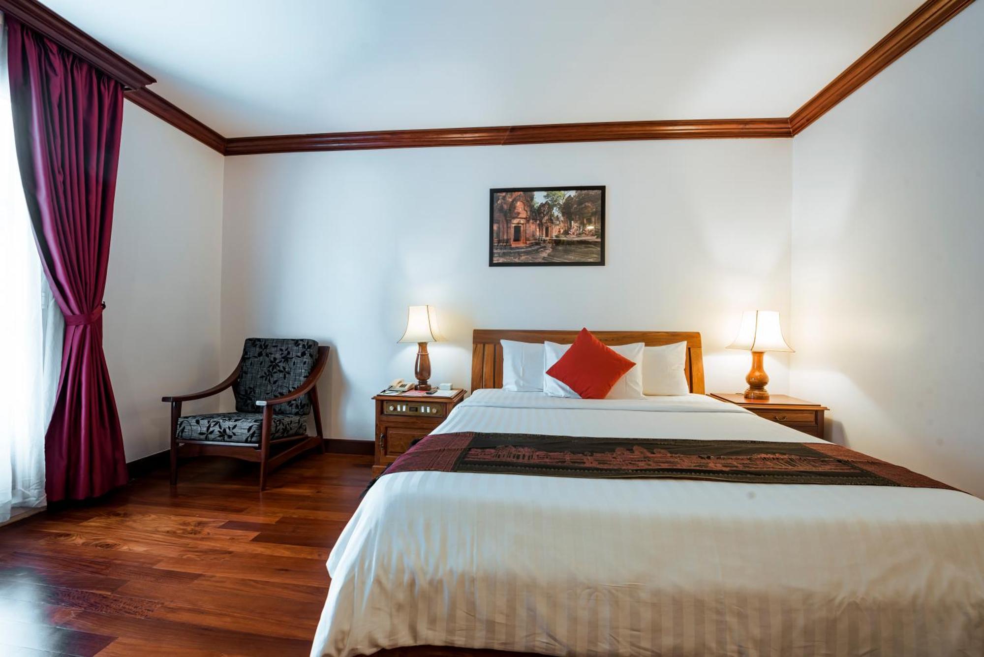 The Suite By Royal Crown Hotel Σιέμ Ρέαπ Εξωτερικό φωτογραφία
