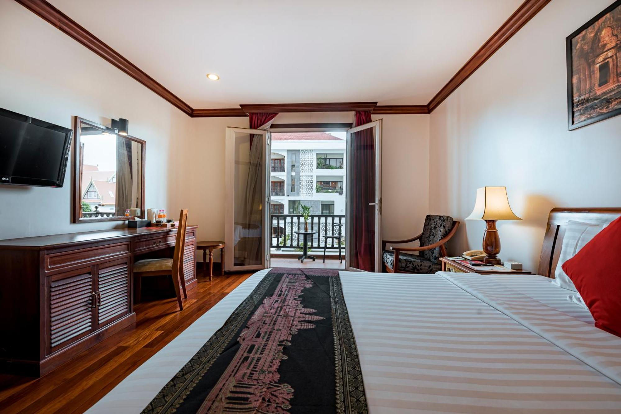 The Suite By Royal Crown Hotel Σιέμ Ρέαπ Εξωτερικό φωτογραφία