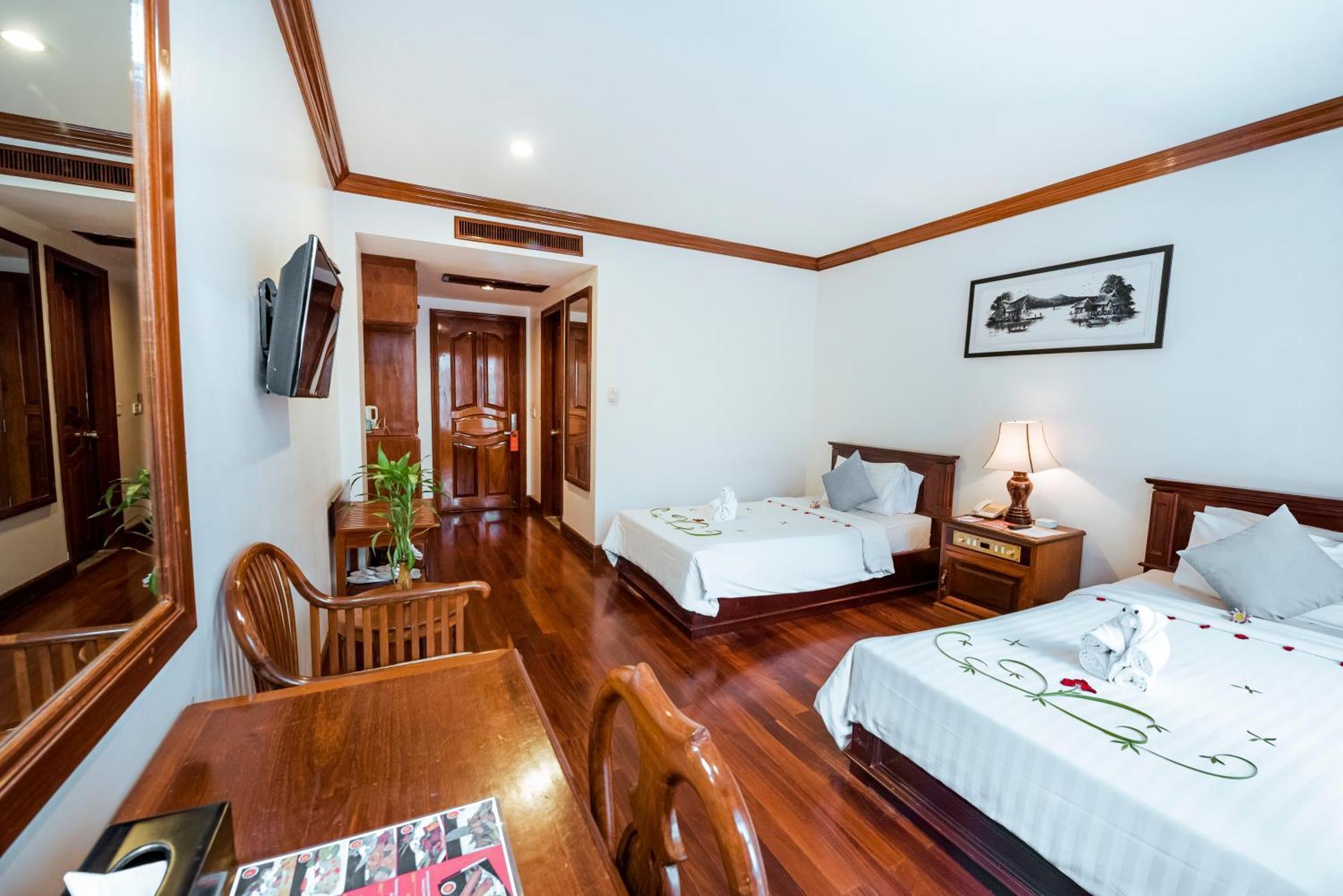 The Suite By Royal Crown Hotel Σιέμ Ρέαπ Εξωτερικό φωτογραφία