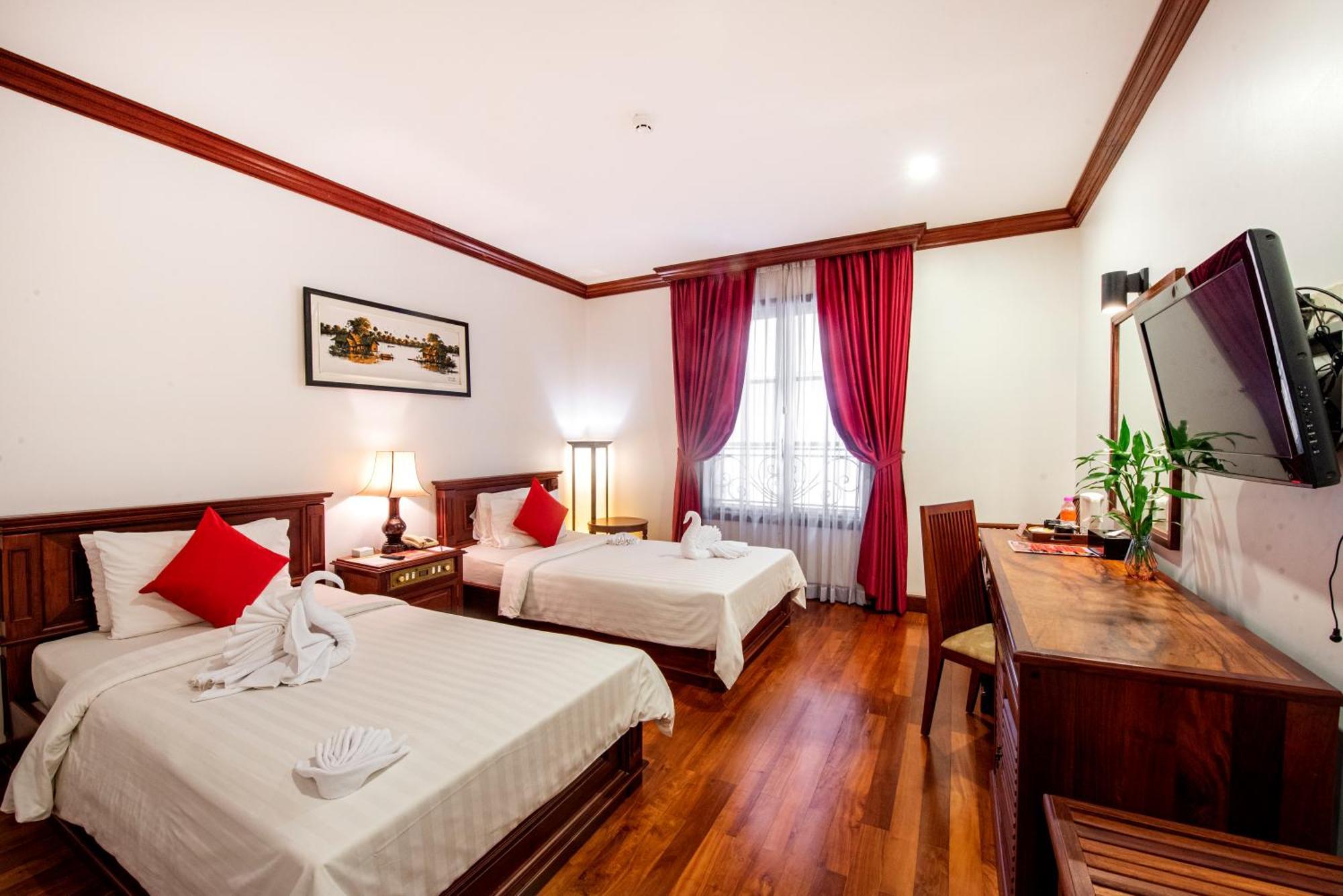 The Suite By Royal Crown Hotel Σιέμ Ρέαπ Εξωτερικό φωτογραφία