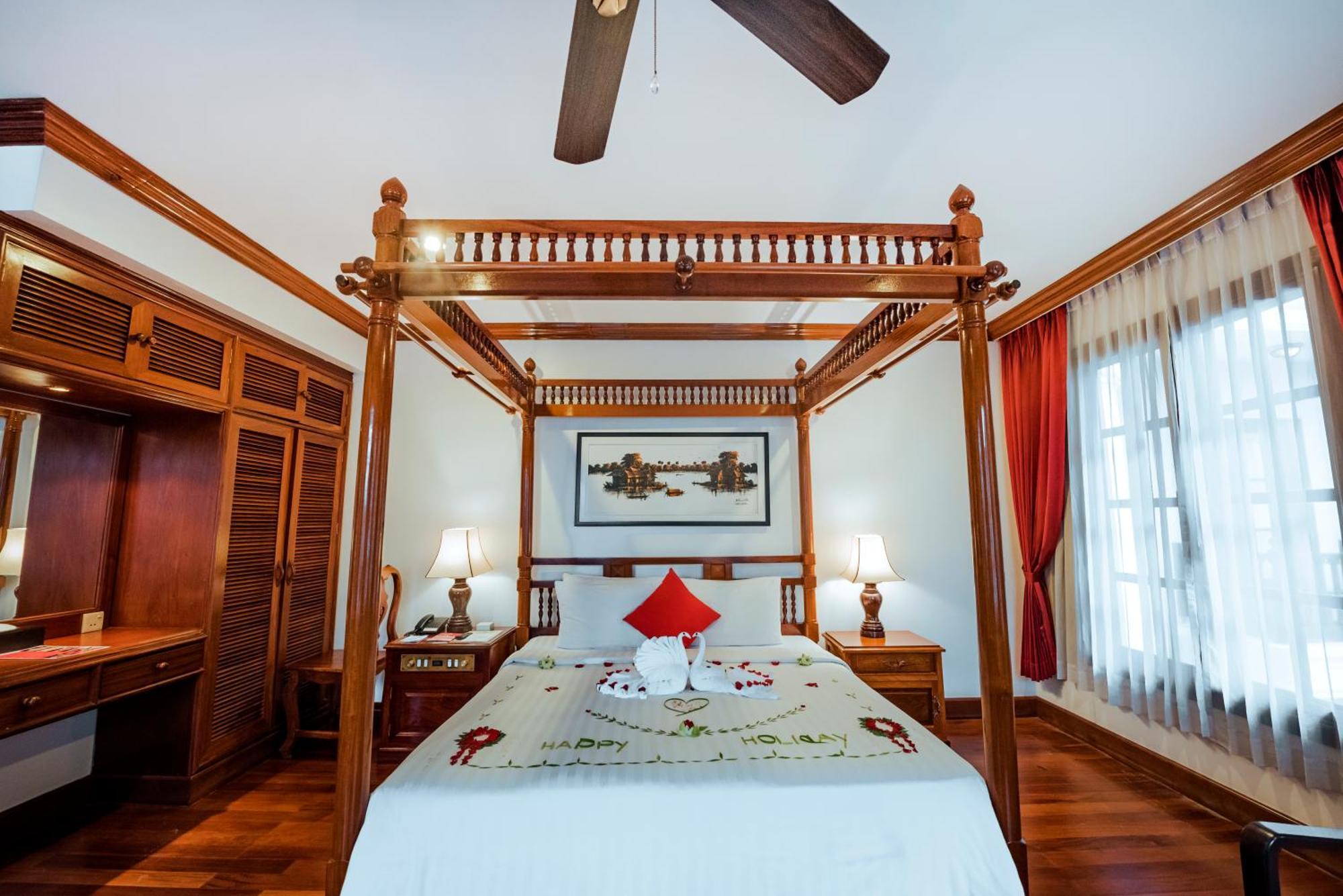 The Suite By Royal Crown Hotel Σιέμ Ρέαπ Εξωτερικό φωτογραφία