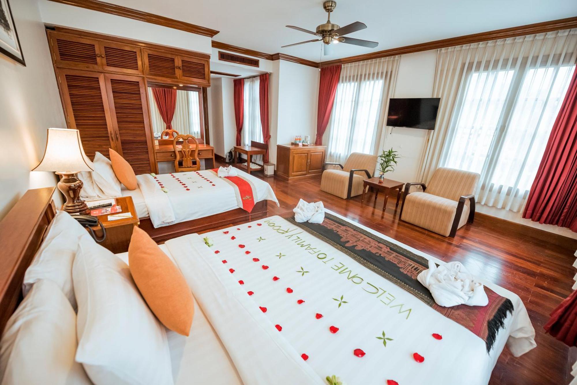 The Suite By Royal Crown Hotel Σιέμ Ρέαπ Εξωτερικό φωτογραφία