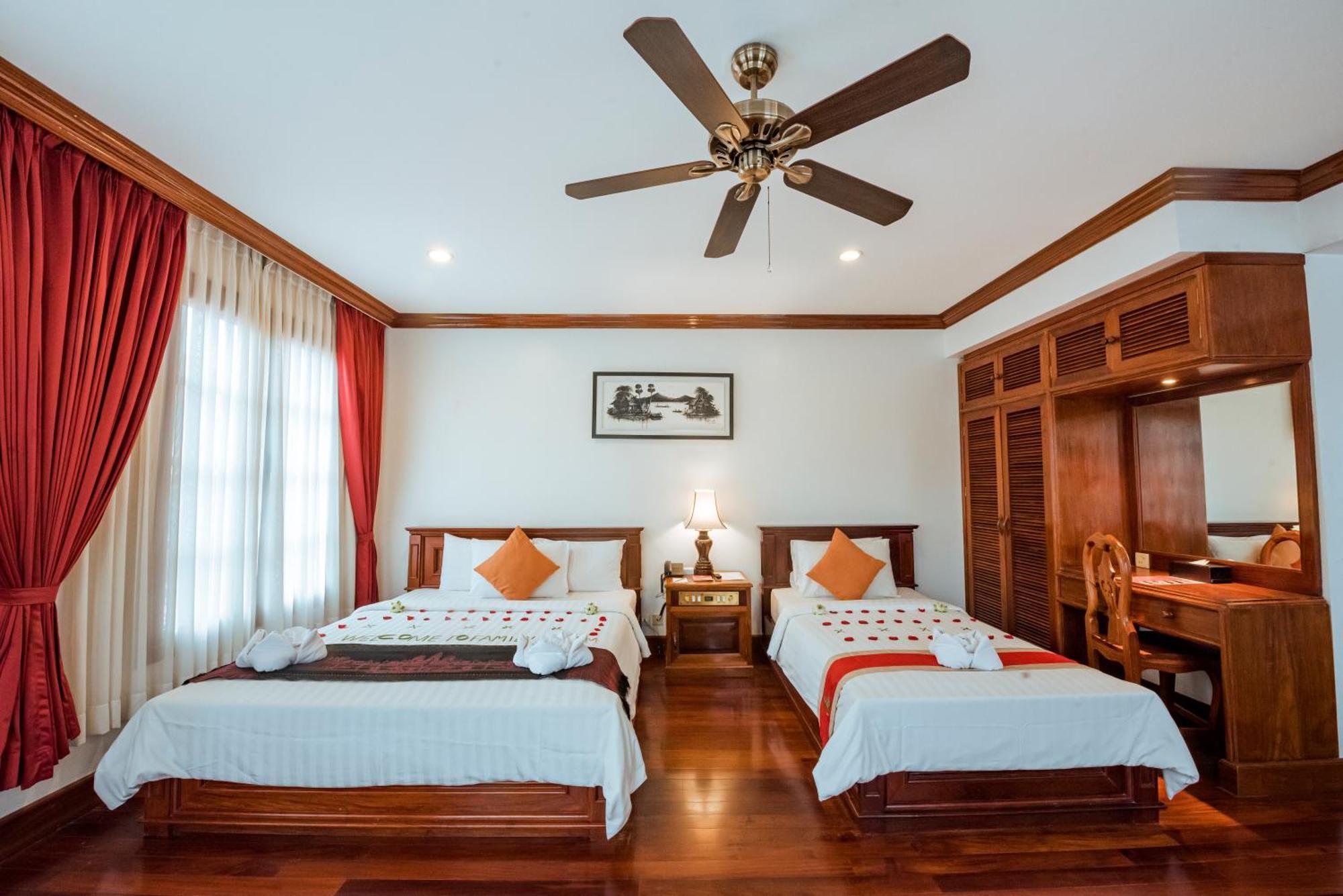 The Suite By Royal Crown Hotel Σιέμ Ρέαπ Εξωτερικό φωτογραφία