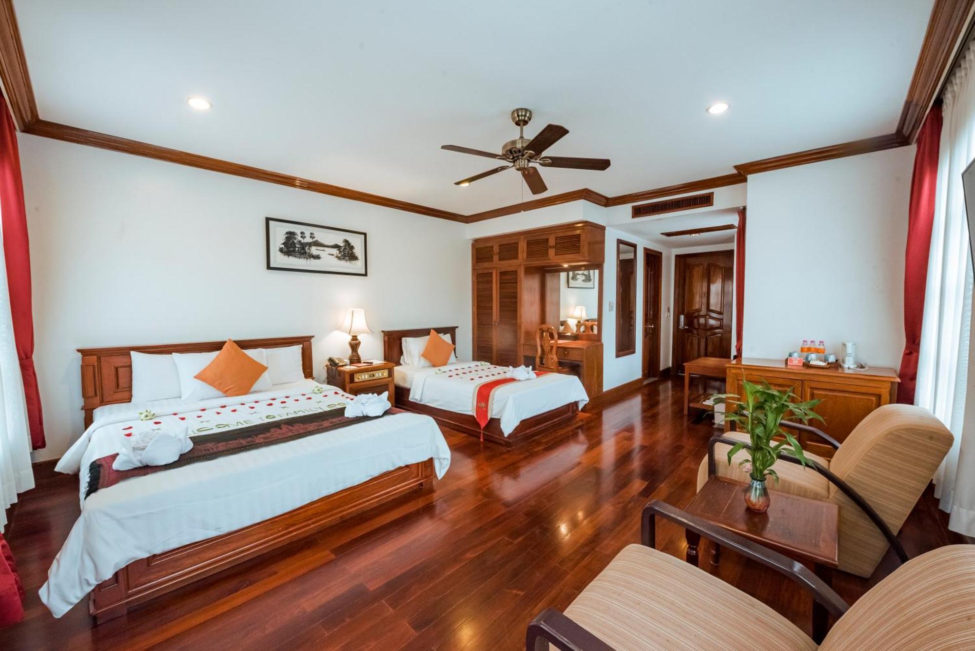 The Suite By Royal Crown Hotel Σιέμ Ρέαπ Εξωτερικό φωτογραφία