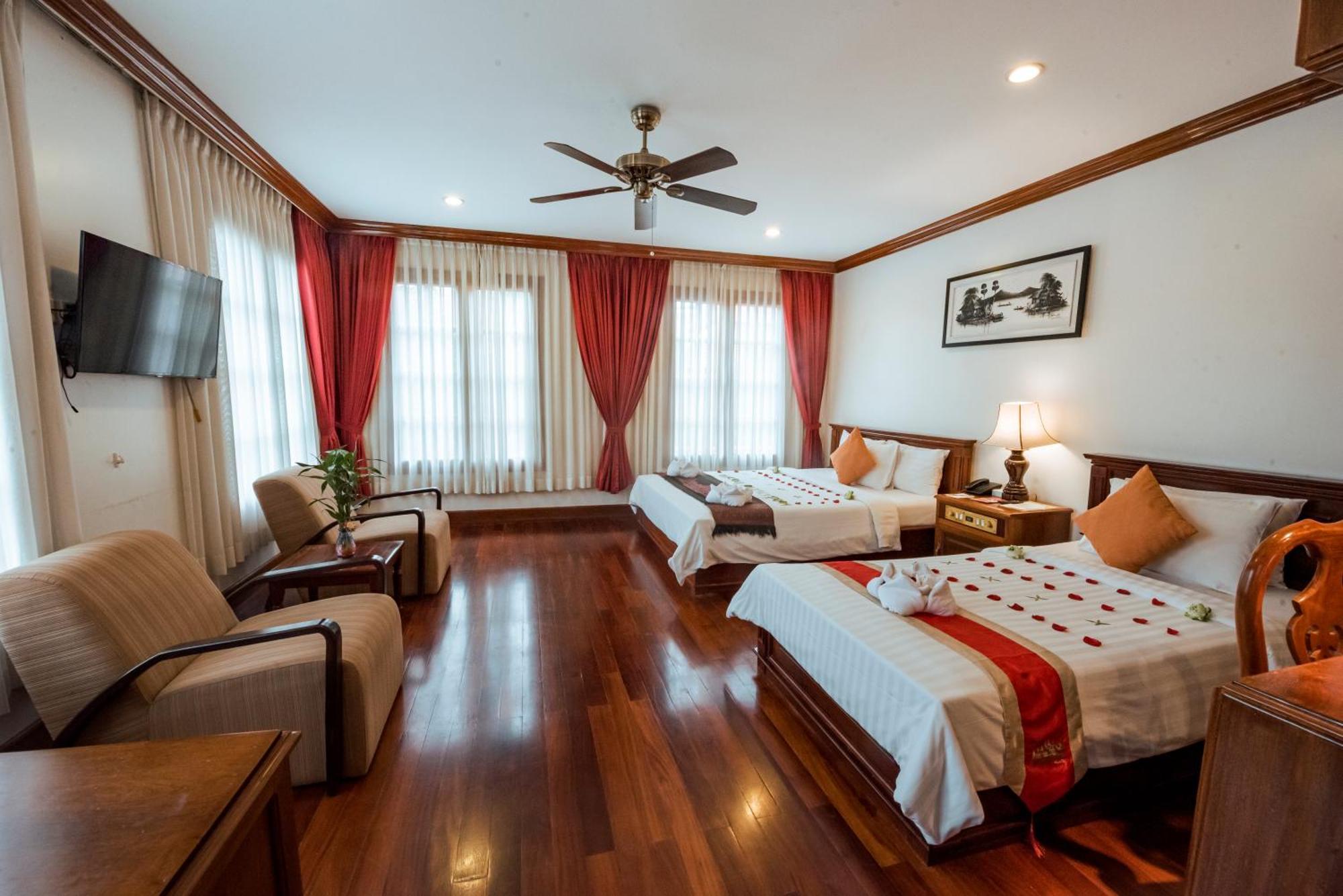 The Suite By Royal Crown Hotel Σιέμ Ρέαπ Εξωτερικό φωτογραφία