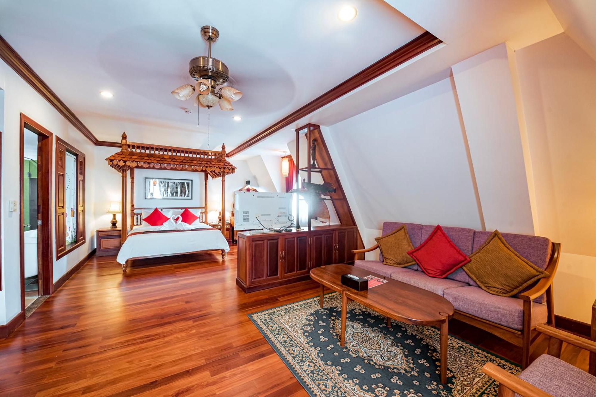 The Suite By Royal Crown Hotel Σιέμ Ρέαπ Εξωτερικό φωτογραφία